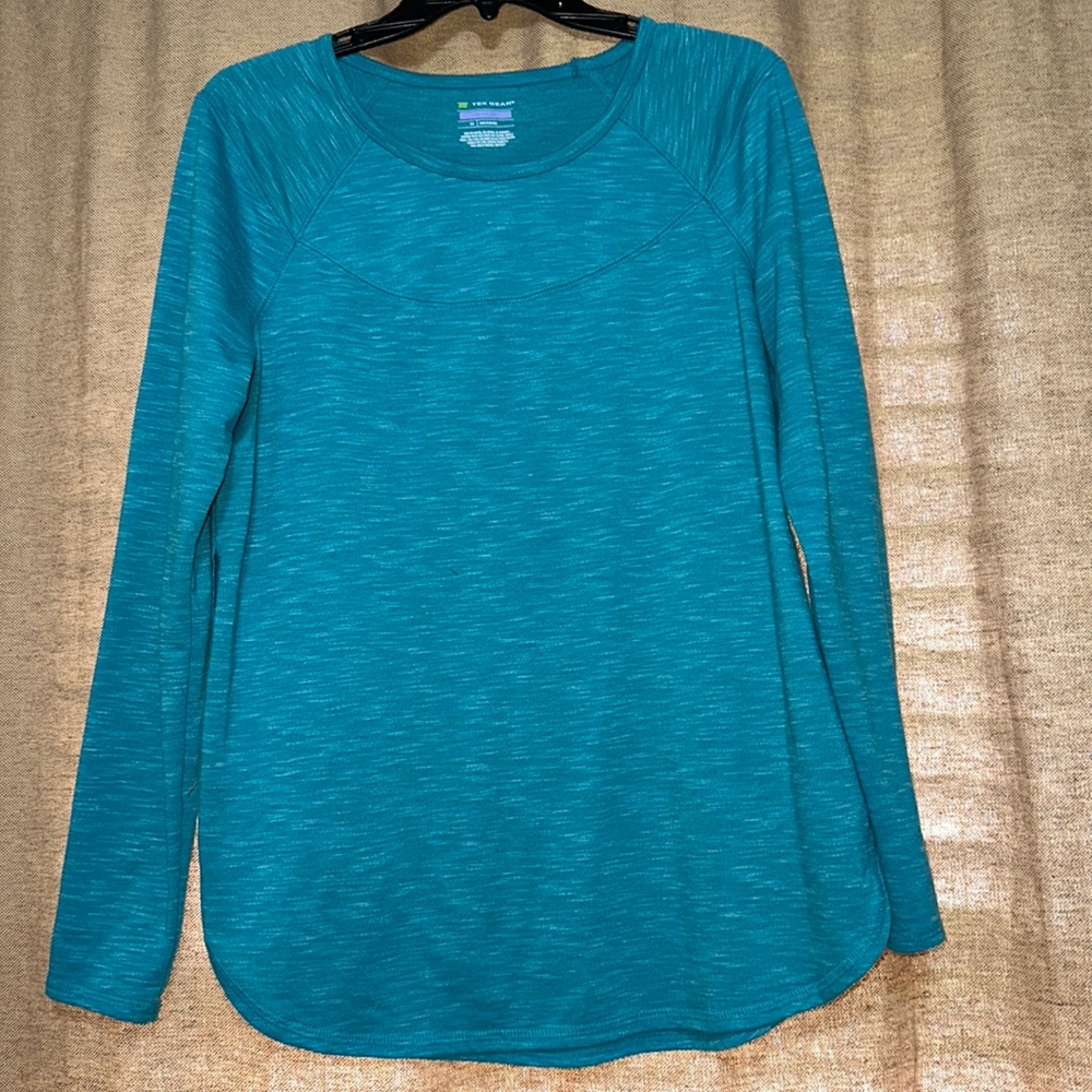 Tek Gear long Sleeve Shirt Medium